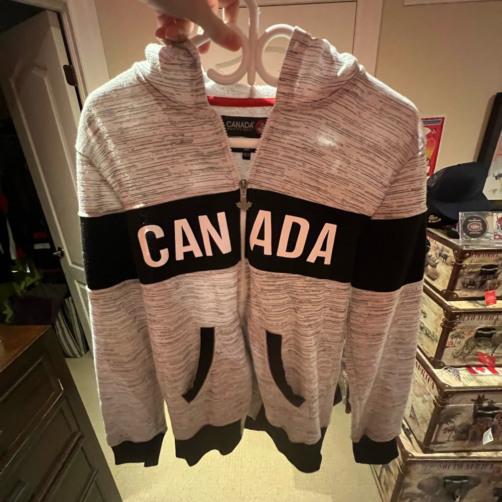 CANADA HOODIE